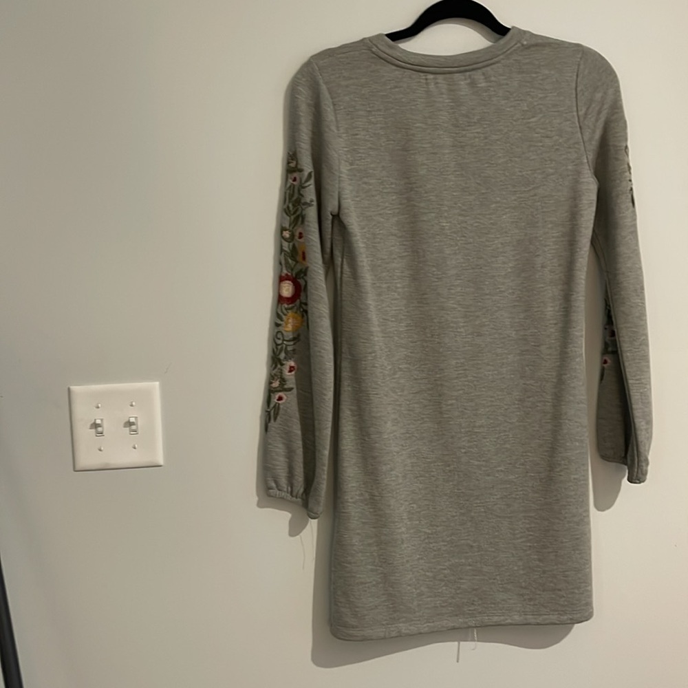 Francesca’s Alya Sweater Dress with Floral Embroidered Sleeves 💕 - Picture 5 of 8